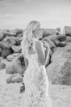 C2023-A54L - Robe de mariée en dentelle transparente à motif fleuri