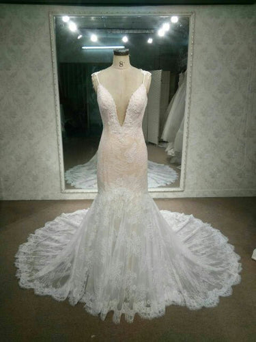 Style #C2015beck - Robe de mariée inspirée de Berta en dentelle perlée